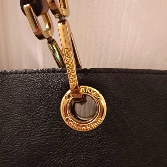 Calvin Klein Reversible Faux Leather Tote Magnetic Closure Gold Tone Hardware - Picture 4 of 9